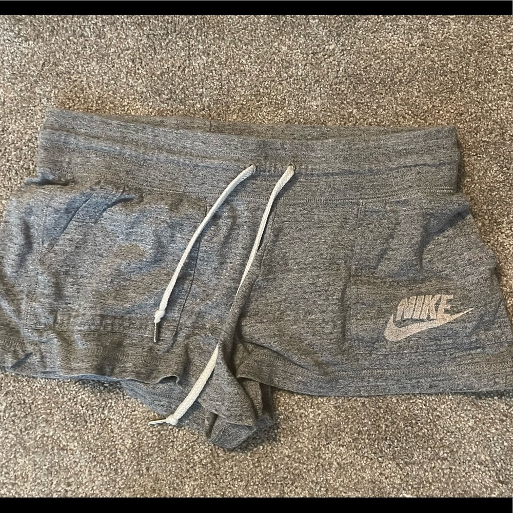 Nike comfy shorts w/ pockets